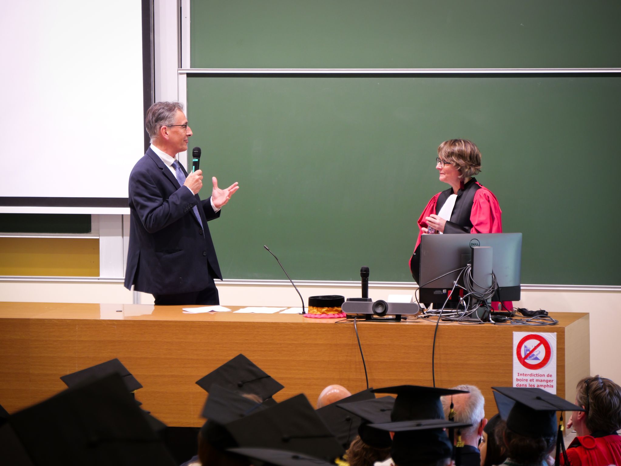 Le Pr Henri Marret, président du conseil de l'école, et Annabelle Couillandre, directrice de l'EUKCVL. ©Steven P., Learning Lab-UO, IUT d'Orléans.